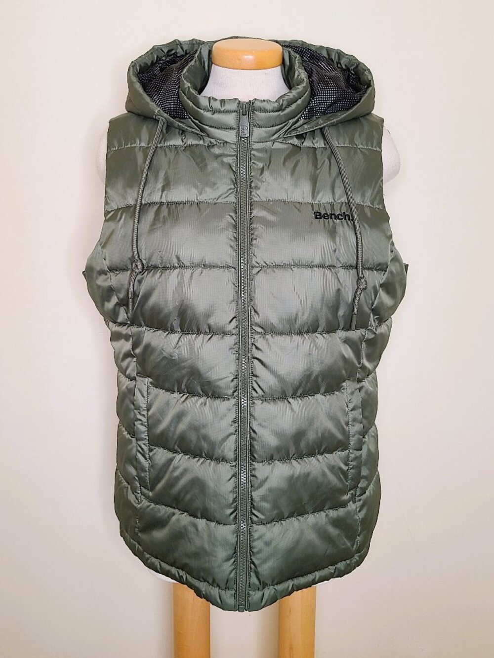 BENCH Hooded Puffer Vest w/ Cinched Back - XL